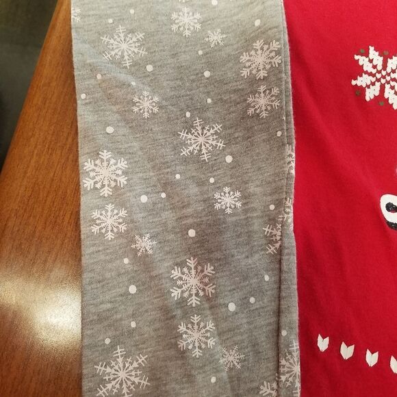 Wound Up youth large "Im only a morning person on December 25" shirt. Red t-shir - Picture 4 of 6